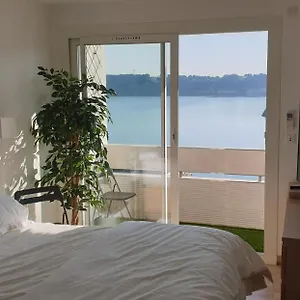 https://istres-t3-65-m-avec-vue-superbe-sur-etang-de-lolivier.fr-provencehotel.com