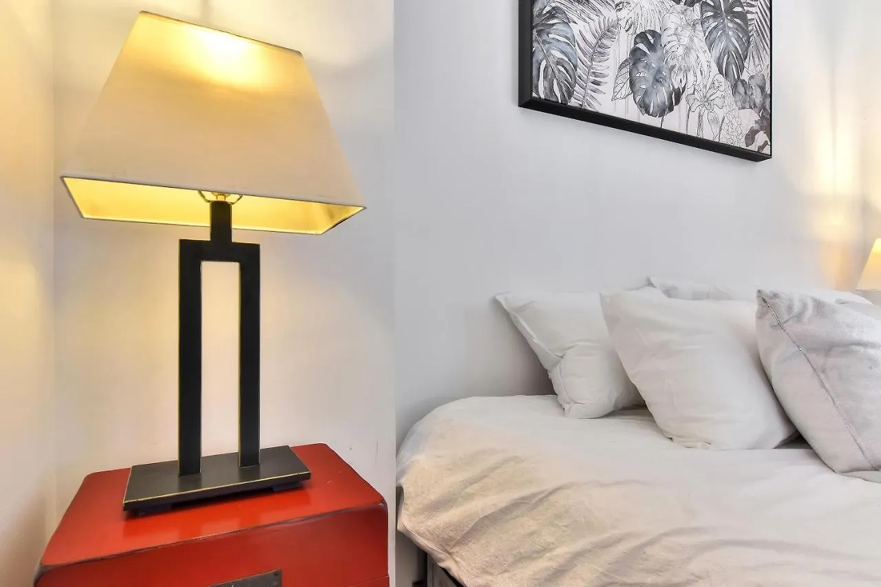 Place-Des-Arts Suites Montreal Apartment